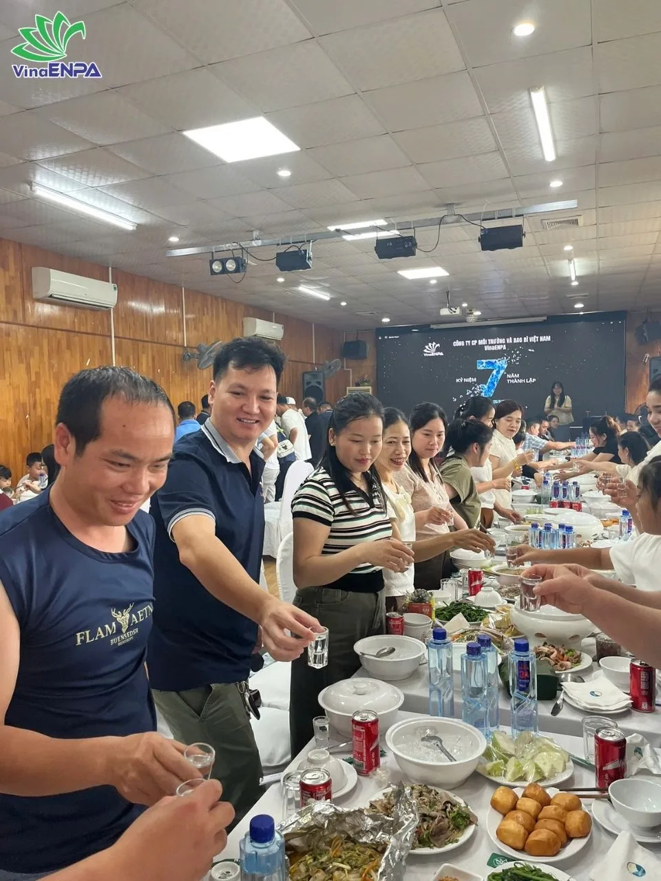 tiec-lien-hoan-1