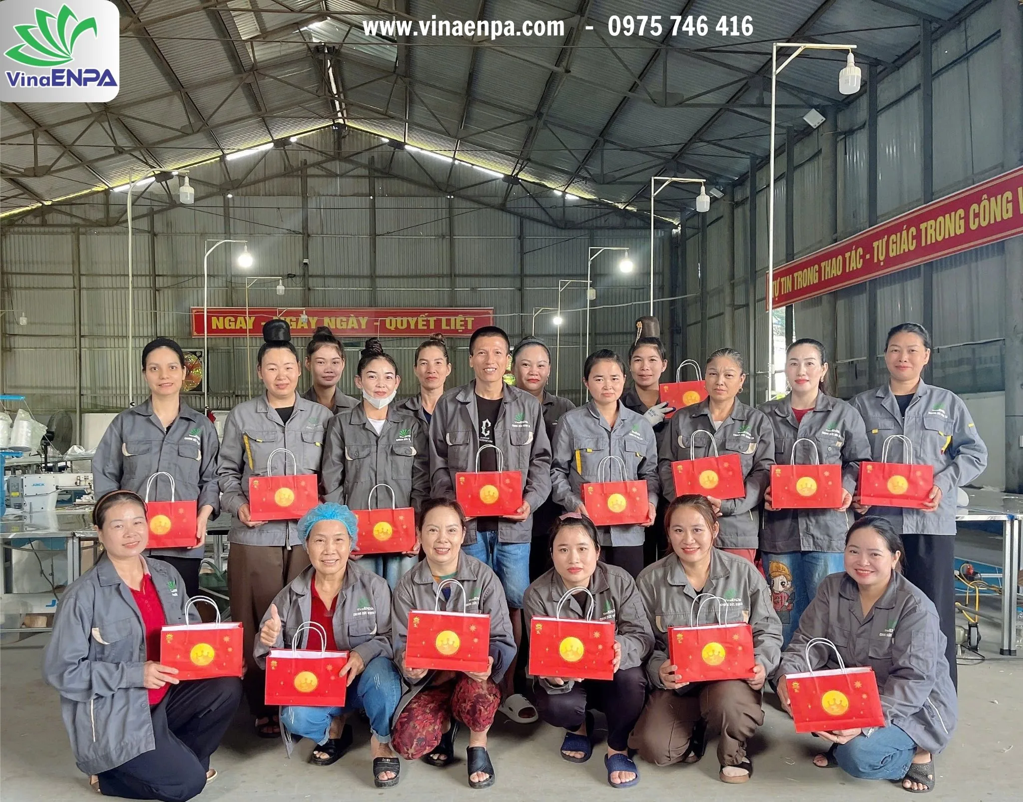 VinaENPA trao quà Trung thu cho cán bộ công nhân viên tại nhà máy năm 2026