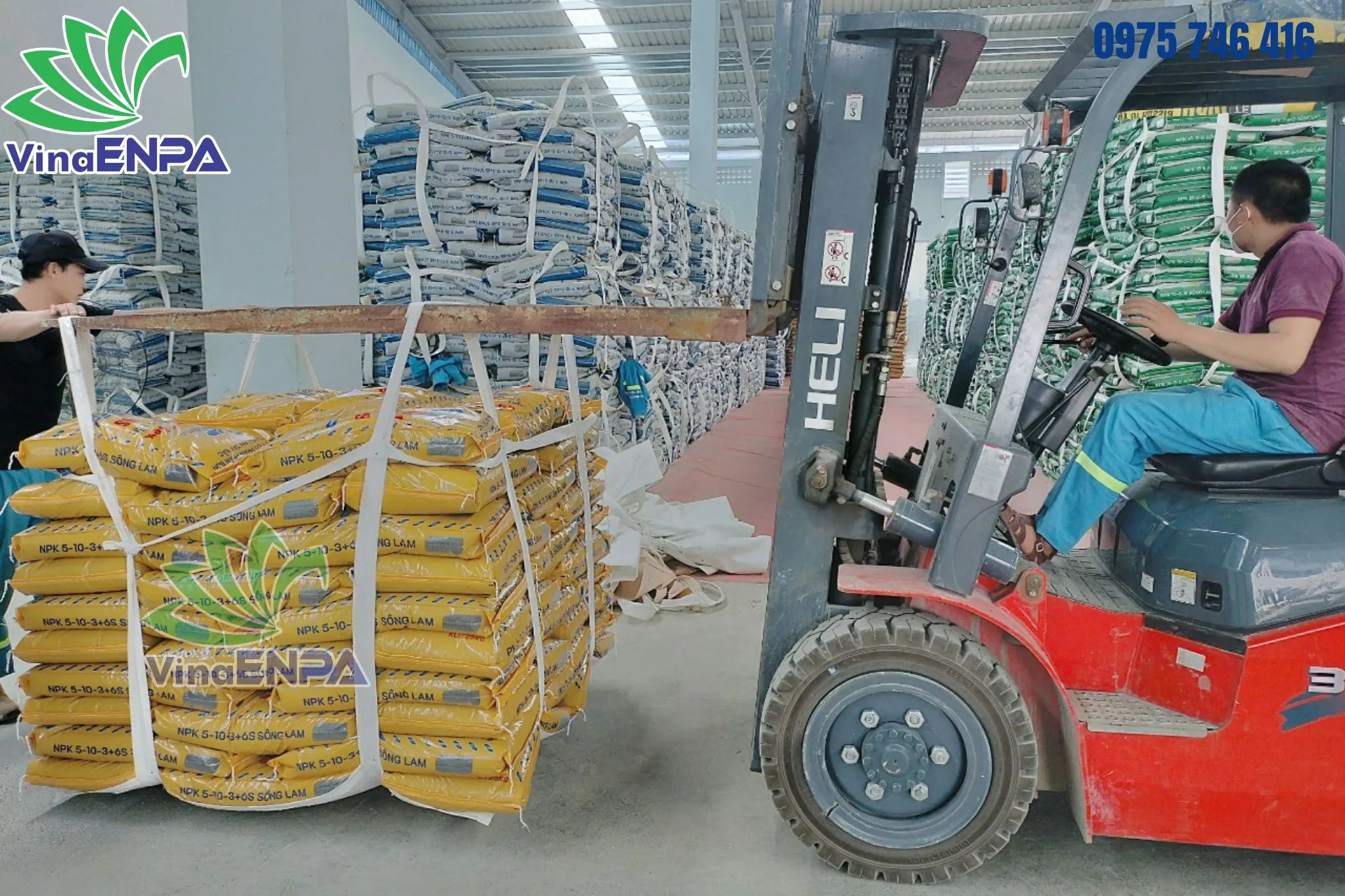 Khách hàng thức ăn chăn nuôi sử dụng bao sling